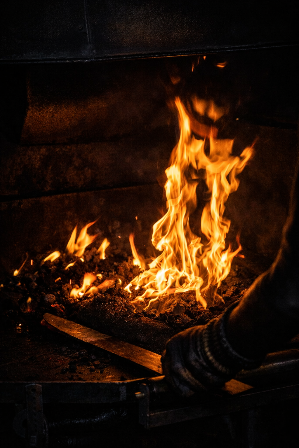 L'Acier | Coutellerie artisanale | De la Forge au Fourneau